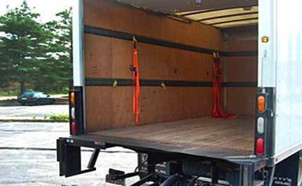 liftgate delivery truck